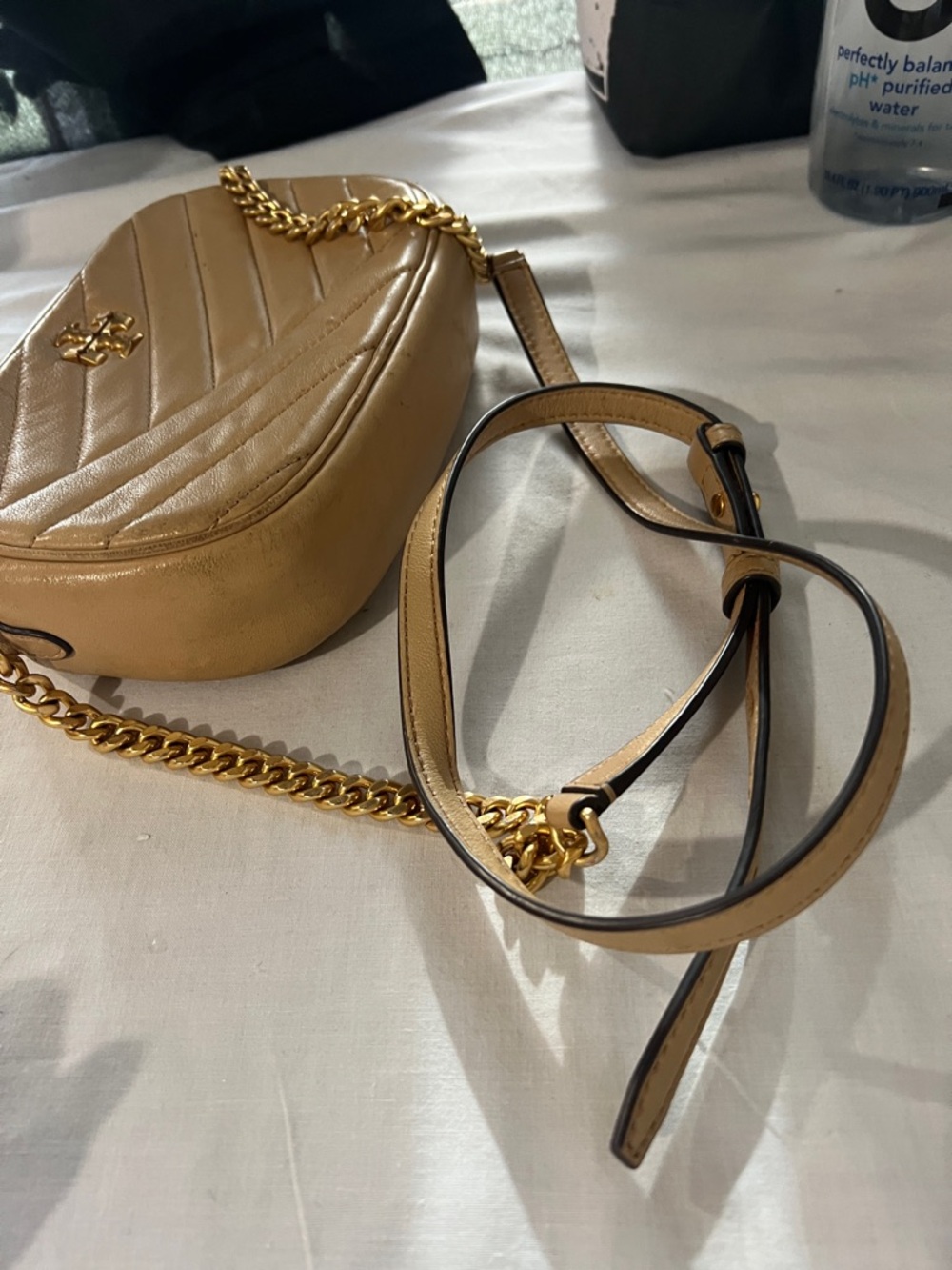 Tory Burch Beige Chevron Quilted Camera Crossbody with Gold Hardware - Picture 5 of 8